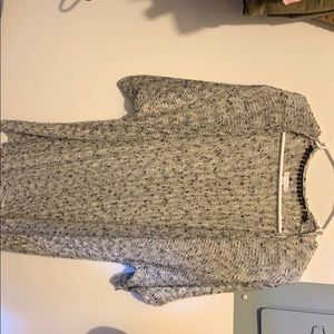 Gray short-sleeved cardigan